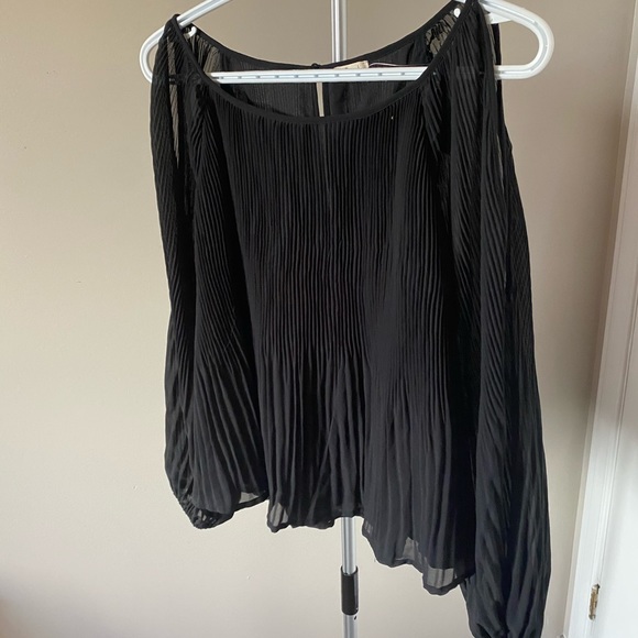 Hollister Pleated blouse - Picture 3 of 9